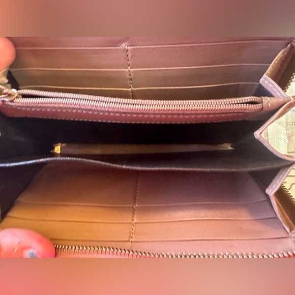 Guc gucci zip around wallet does have some call outs see pics - Picture 11 of 12